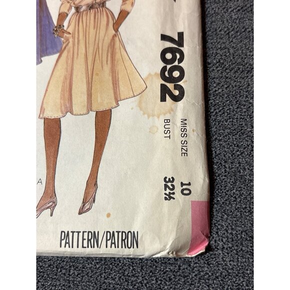 Vintage McCalls 7692 Sewing Pattern Miss Size 10 Skirt & Blouse Uncut 1981 uncut - Picture 2 of 5